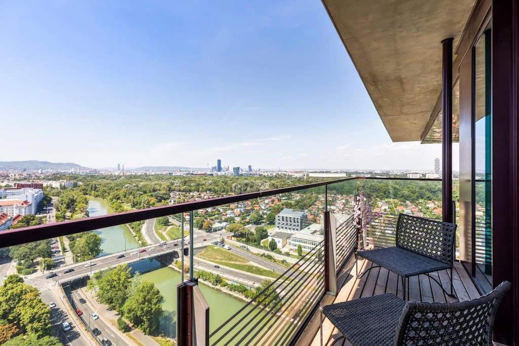 Design Apartment With Amazing View Over เวียนนา ภายนอก รูปภาพ