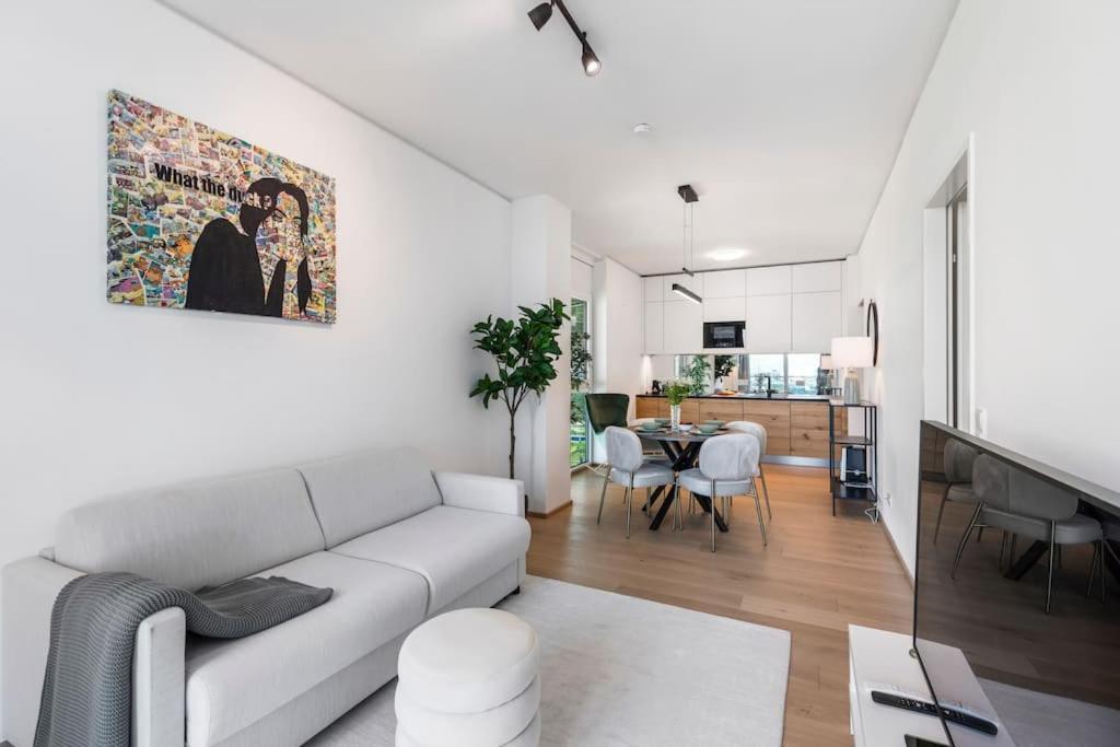 Design Apartment With Amazing View Over เวียนนา ภายนอก รูปภาพ